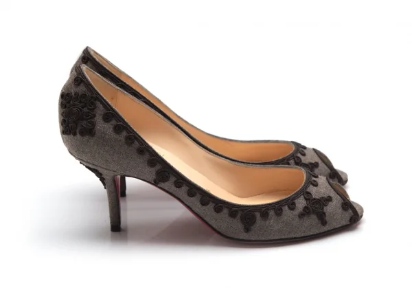 クリスチャンルブタンChristian Louboutin オープントゥ刺繍デザインパンプス グレー38 1/2(24.5) K-91565_005