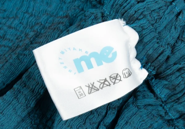 イッセイミヤケ ミーISSEY MIYAKE me スクエア刺繍消しプリーツスカート 水色F K-92170_014