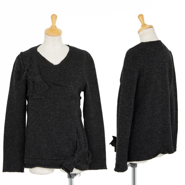 ローブドシャンブル コムデギャルソンrobe de chambre COMME des GARCONS リボンコサージュデザインVネックニット チャコールM位 K-92225_001