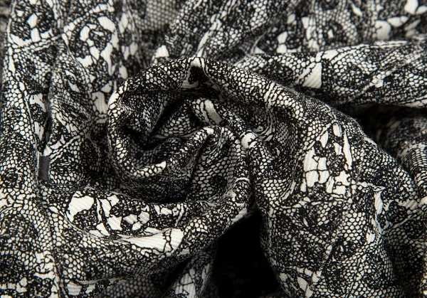 イッセイミヤケISSEY MIYAKE レースプリントカーブ切替パンツ 白黒3 K-92260_015