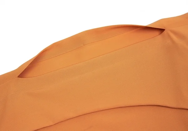 イッセイミヤケISSEY MIYAKE 132 5. オーバルくり抜きスクエアシルエットトップス オレンジ3 K-92622_003