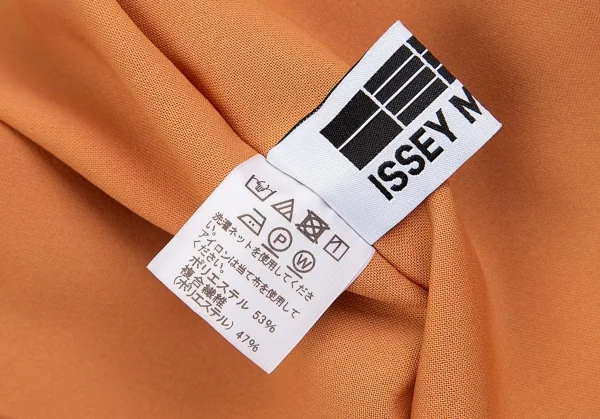 イッセイミヤケISSEY MIYAKE 132 5. オーバルくり抜きスクエアシルエットトップス オレンジ3 K-92622_013