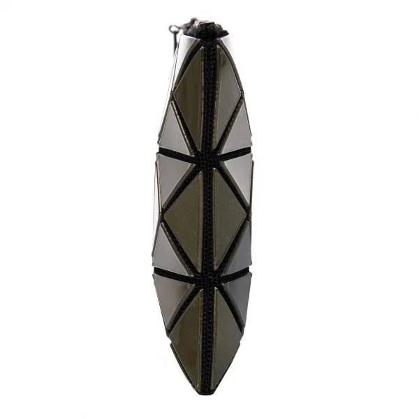 バオバオ イッセイミヤケ BAO BAO ISSEY MIYAKE 3×5ルーセントプリズムフラットポーチ メタリックカーキ K-92637_003