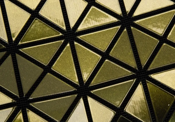 バオバオ イッセイミヤケ BAO BAO ISSEY MIYAKE 3×5ルーセントプリズムフラットポーチ メタリックカーキ K-92637_006