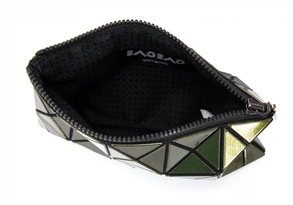 バオバオ イッセイミヤケ BAO BAO ISSEY MIYAKE 3×5ルーセントプリズムフラットポーチ メタリックカーキ K-92637_007