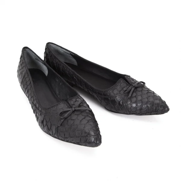 ズッカzucca スケールレザーポインテッドトゥシューズ 黒M(24位) K-93436_001