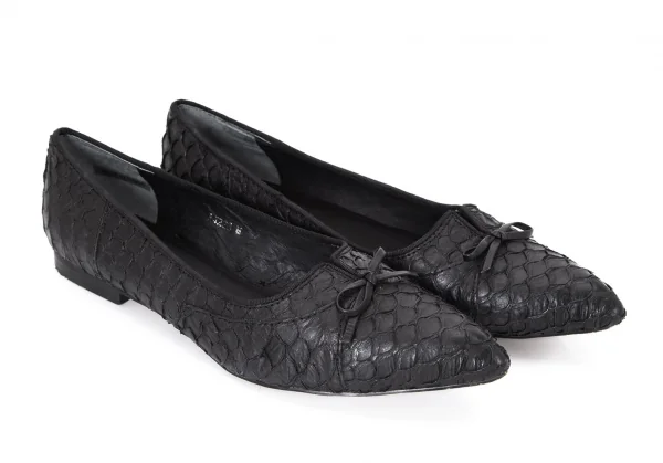 ズッカzucca スケールレザーポインテッドトゥシューズ 黒M(24位) K-93436_005