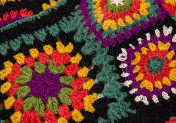 キャピタルKAPITAL レース編みニットネックウォーマー 黒マルチ K-93696_003