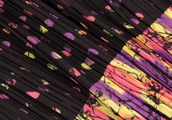 イッセイミヤケ フェットISSEY MIYAKE FETE ドットグラフィックプリントプリーツタンクトップ 黒マルチ2 K-94106_010