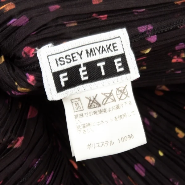 イッセイミヤケ フェットISSEY MIYAKE FETE ドットグラフィックプリントプリーツタンクトップ 黒マルチ2 K-94106_013