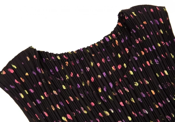 イッセイミヤケ フェットISSEY MIYAKE FETE ドットグラフィックプリントプリーツタンクトップ 黒マルチ2 K-94106_005