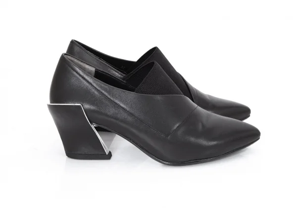 イッセイミヤケ×ユナイテッドヌードISSEY MIYAKE×UN メタルヒールレザーシューズ 黒37(23.5) K-94121_007