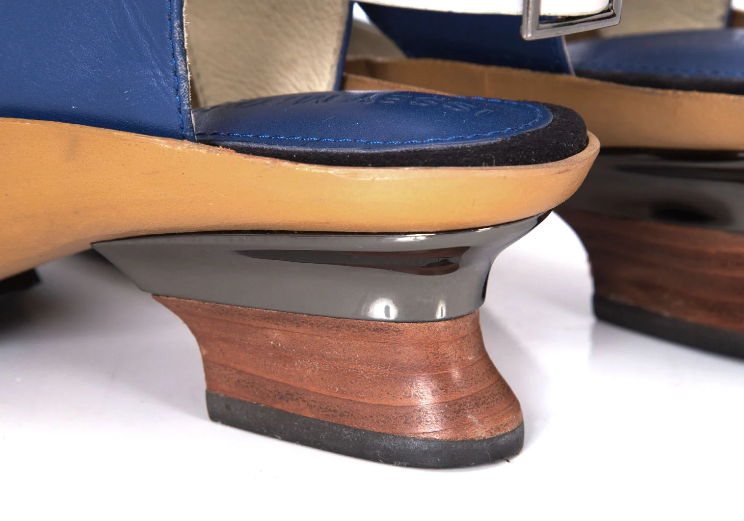 ISSEY MIYAKE Metal Heel Leather Sandal Blue About US 6 (K