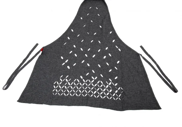イッセイミヤケ ハートISSEY MIYAKE HaaT ウールカットデザインホルターネックエプロンニットワンピース グレー2 K-94283_010