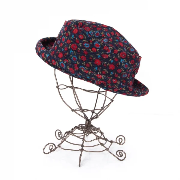 ジュンヤワタナベマン コムデギャルソンJUNYA WATANABE MAN COMME des GARCONS 小花プリントコーデュロイハット 青赤 K-94479_002