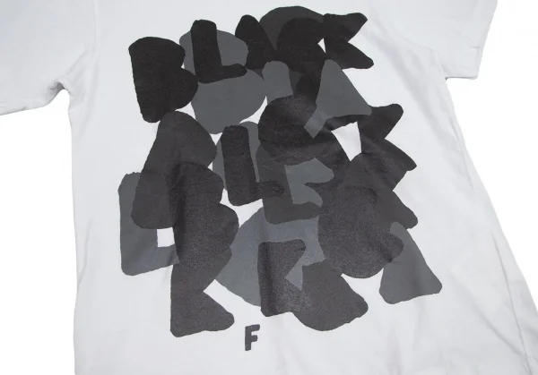 ブラックコムデギャルソンBLACK COMME des GARCONS タイポグラフィプリントTシャツ 白XS K-95560_005